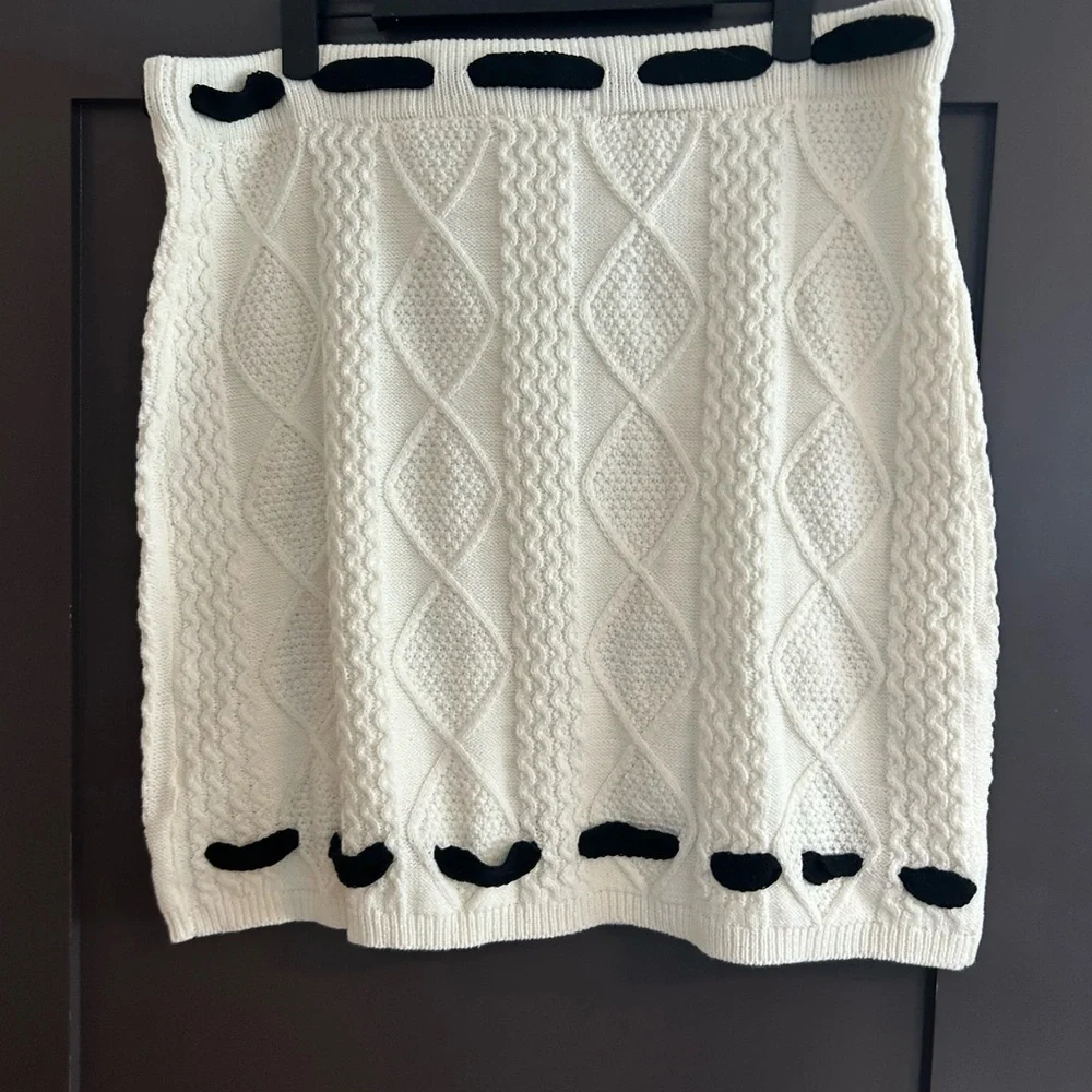 Baevely NWT Sweater Skirt | 2XL | Black and White